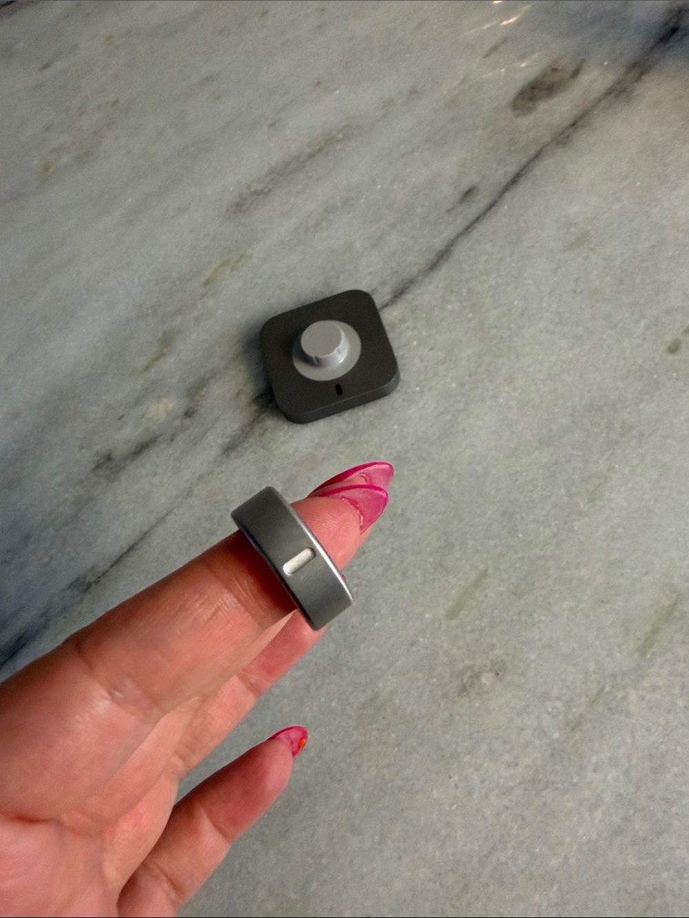 Oura Gray Magnetic Ring and Charger - Brushed Silver Smart Ring size 7 used 2x - Picture 2 of 7